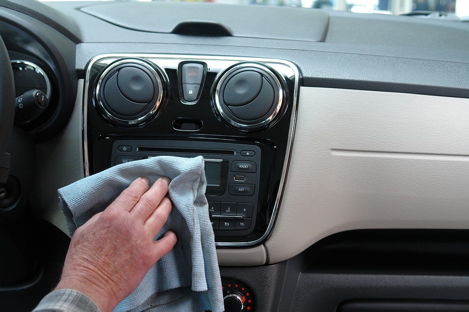 5 Ways to Keep your Car Smelling Fresh All Year Long